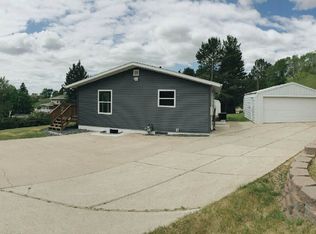 33 Springfield Ave, Minot, ND 58703