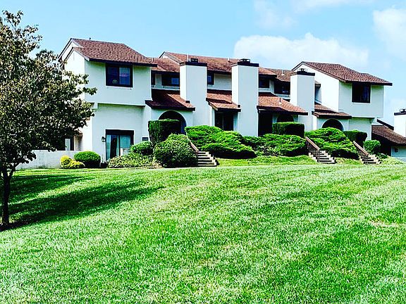 3rd image of 84 Tower Hill Dr