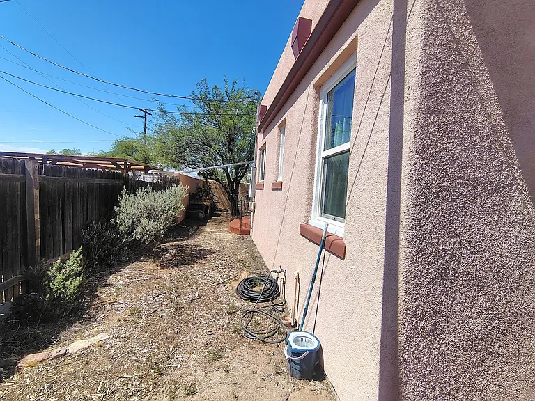 2568 E Seneca St — Photo 25