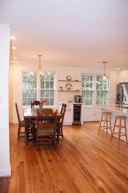 3 bed, 2310 sqft, $4,100 — Photo 3