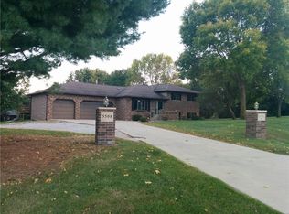 5508 Twin Knolls Dr, Cedar Rapids, IA 52411