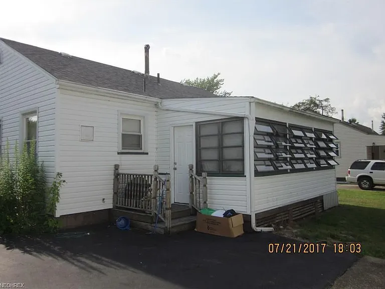 145 S Kimberly Ave — Photo 3
