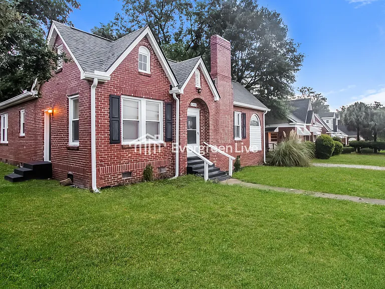 1305 Lorick Ave — Photo 2