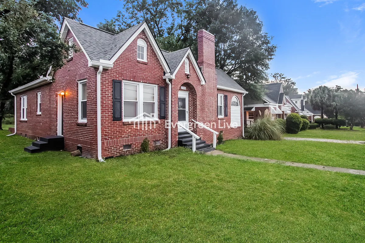 Building Photo - 1305 Lorick Ave