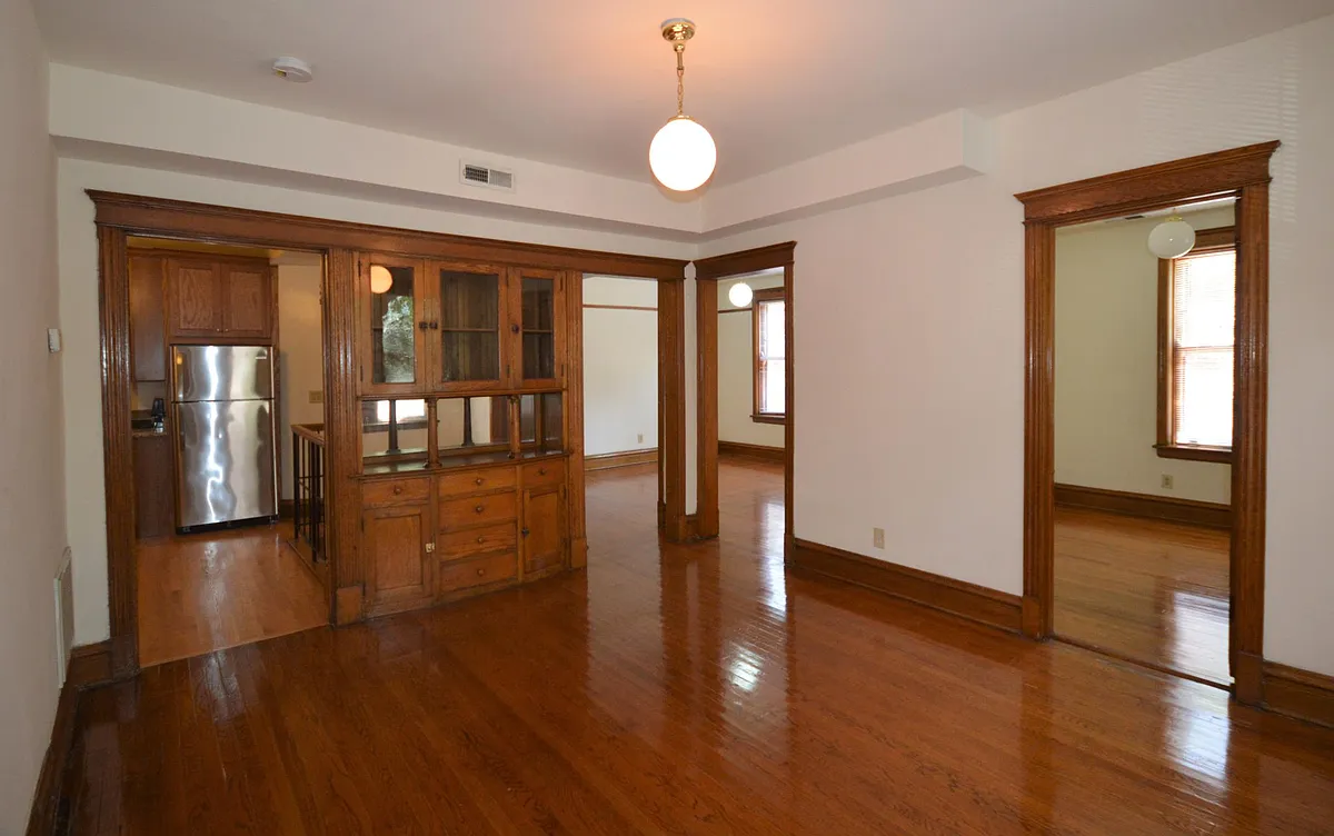 Building Photo - 3800 N Greenview Ave #1