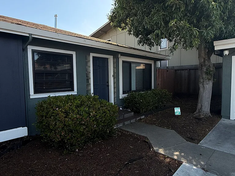 Los Arboles Apartments — Photo 7