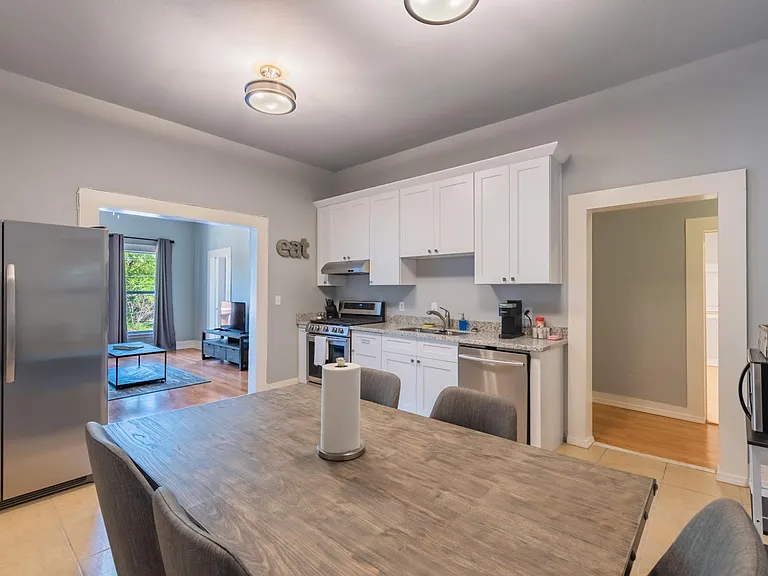708 Marshall St #B — Photo 8