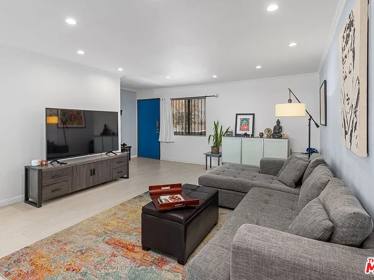 12801 Moorpark St #206 — Photo 23