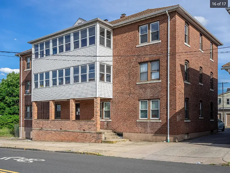 35 Rapallo Ave #2W — Photo 6