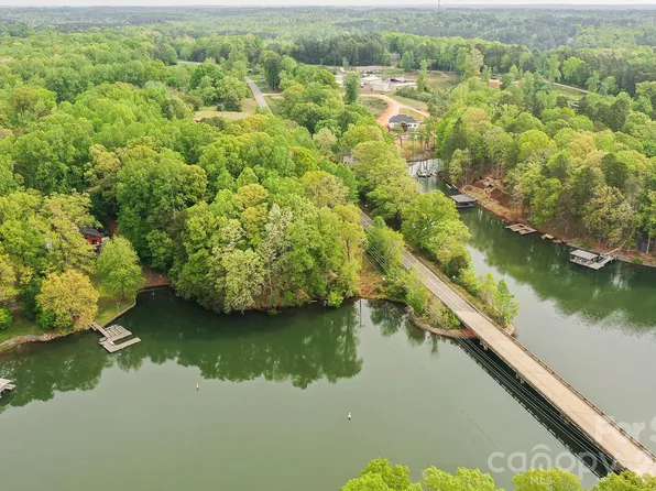 3618 Tee St, Sherrills Ford, NC 28673