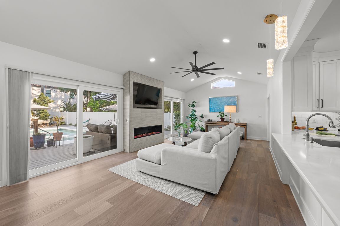 next background image