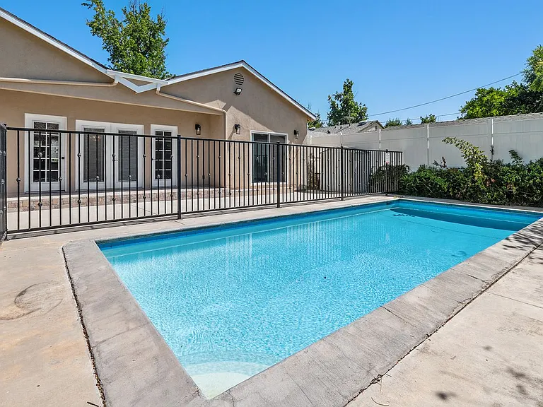 17434 Emelita St — Photo 40