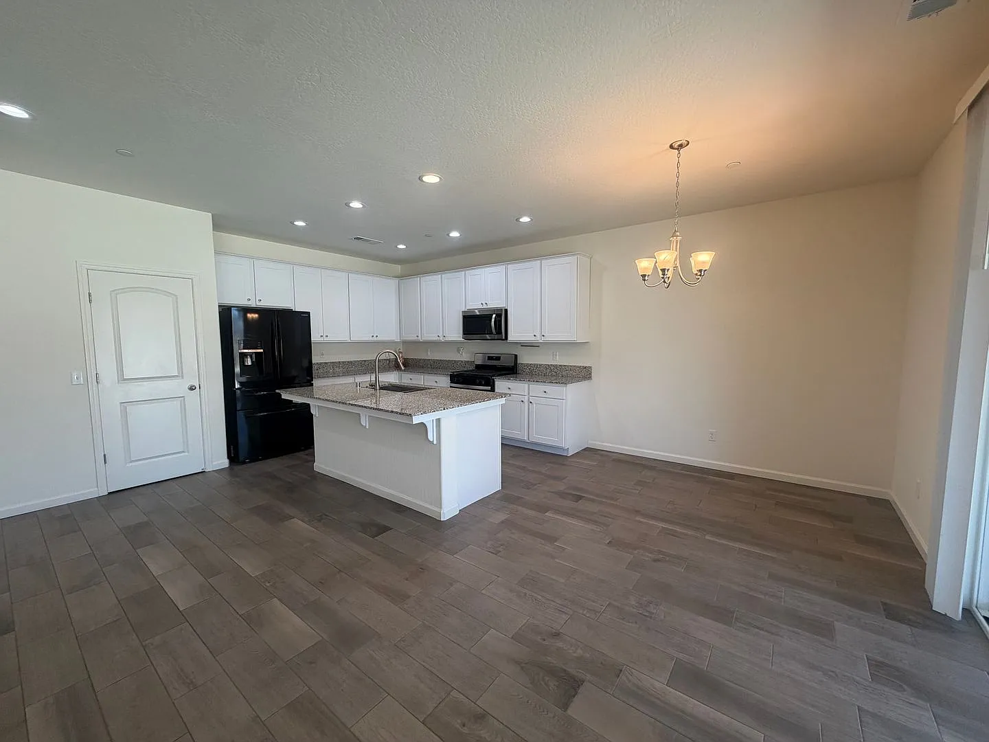 Beautiful Home for rent in Tulare! — Photo 4