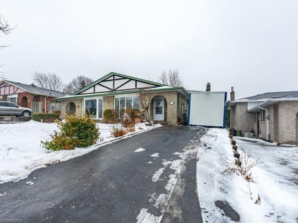 97 Guildwood Dr, Hamilton, ON L9C 6S3