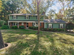 7 Garrison Ln, Ballston Lake, NY 12019