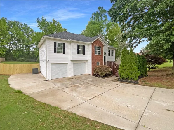 585 Bailey Dr, Jefferson, GA 30549