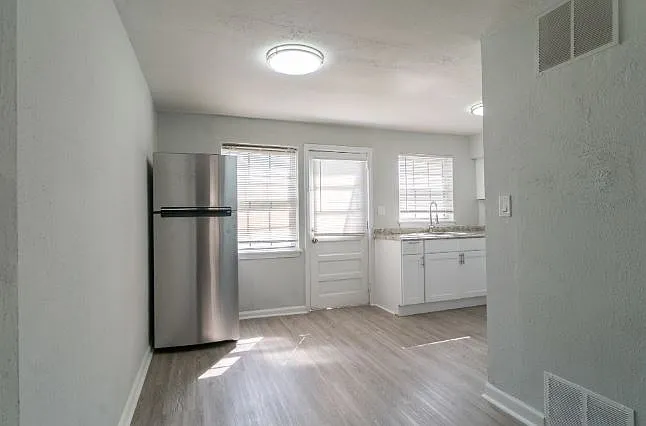 123 Yorke St #B12 — Photo 8
