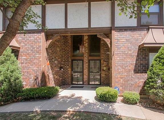 2nd image of 10219 Cedarbrooke Ln