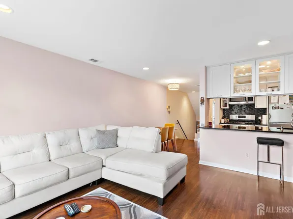 456 9th St APT 34, Hoboken, NJ 07030