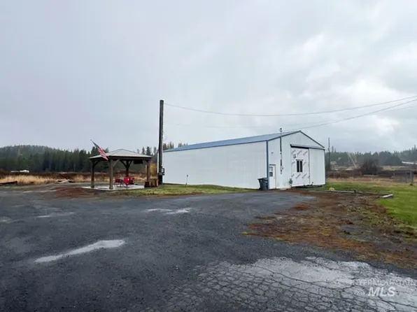 104 Spruce St, Bovill, ID 83806