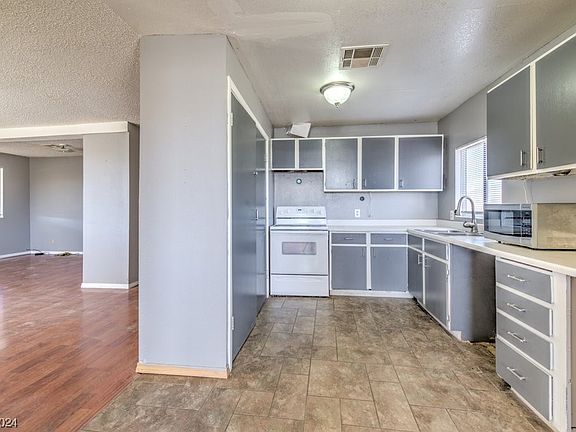 5th image of 4231 E Kellogg Rd