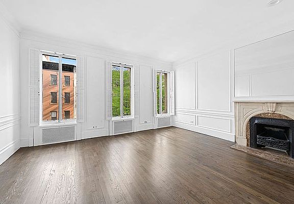 3rd image of 126 E 61st St #B