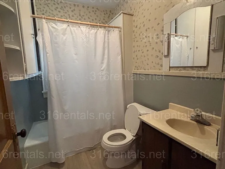 1012 W Ash Ave — Photo 6