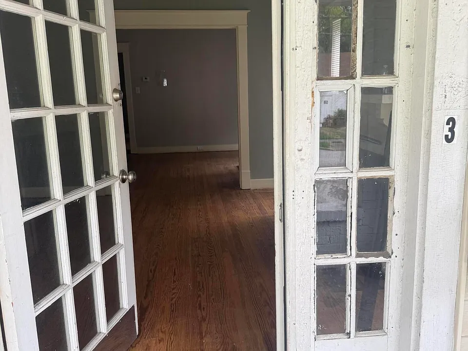 112 E Woodlawn Ave #3