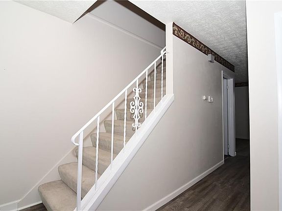 2nd image of 4456 Sandlewood Dr