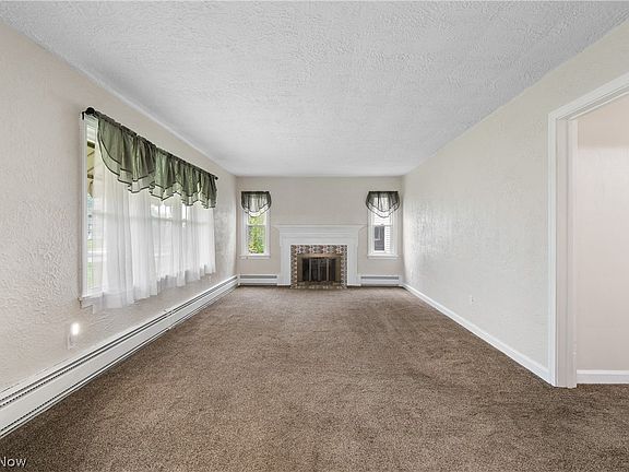 5th image of 1720 Lincoln Way E