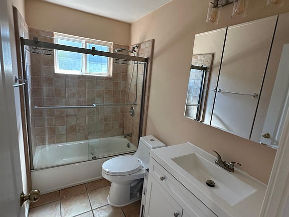4th image of 624 1st Ave Unit B
