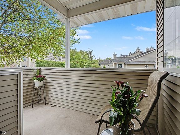 3rd image of 20 Crestmont Road