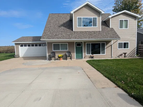 504 Osage Dr, Houghton Lake, MI 48629