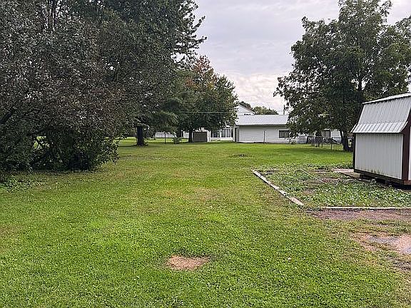5th image of 625 N Section Ave