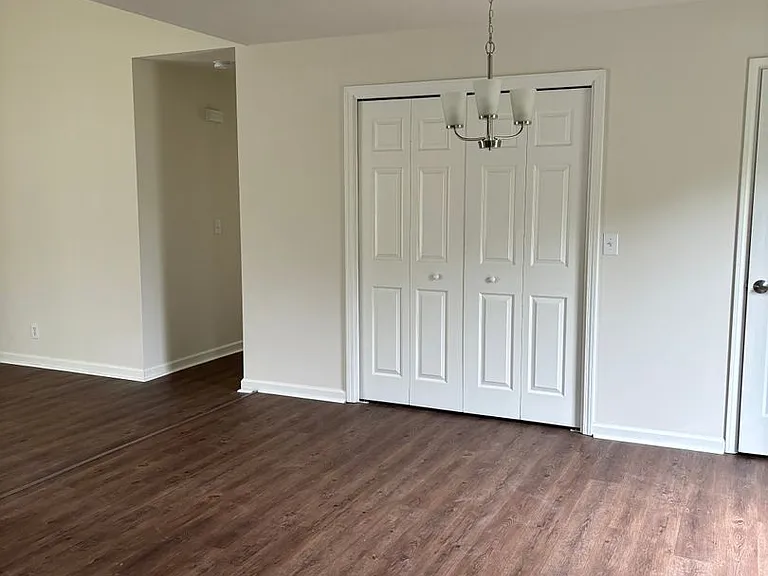 2863 Rome Ln — Photo 10