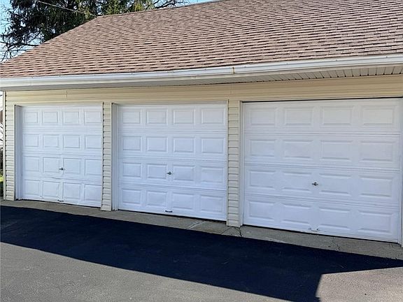 3rd image of 6227 Ridge Rd