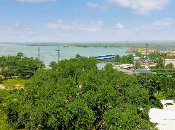 100 Kings Way, Horseshoe Bay, TX 78657