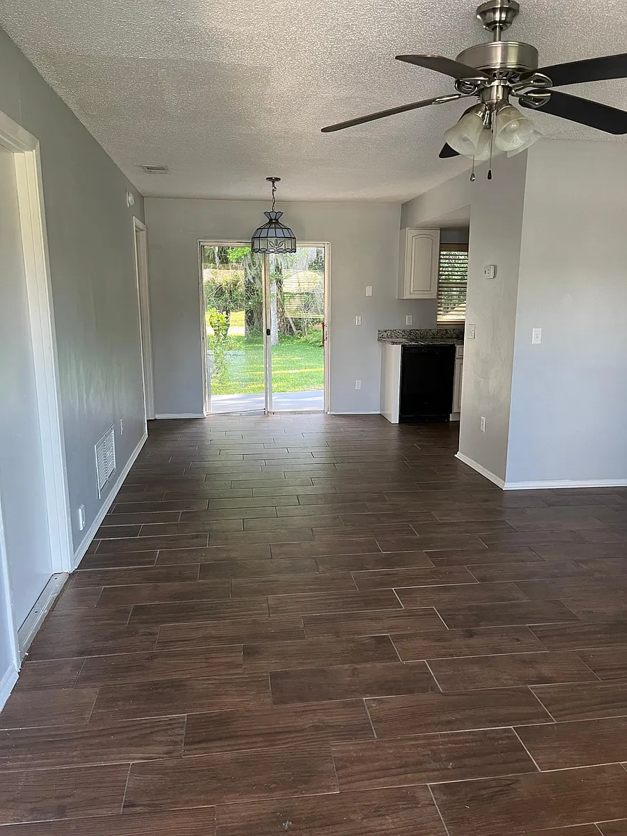 Building Photo - 15 Laurel Oaks Cir
