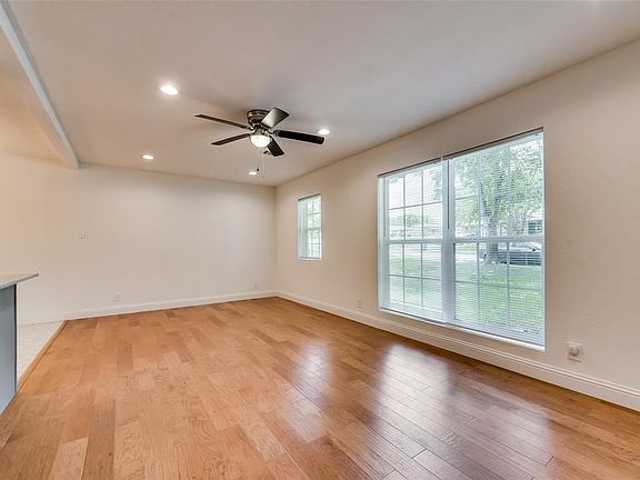 4th image of 1609 Poplar Dr