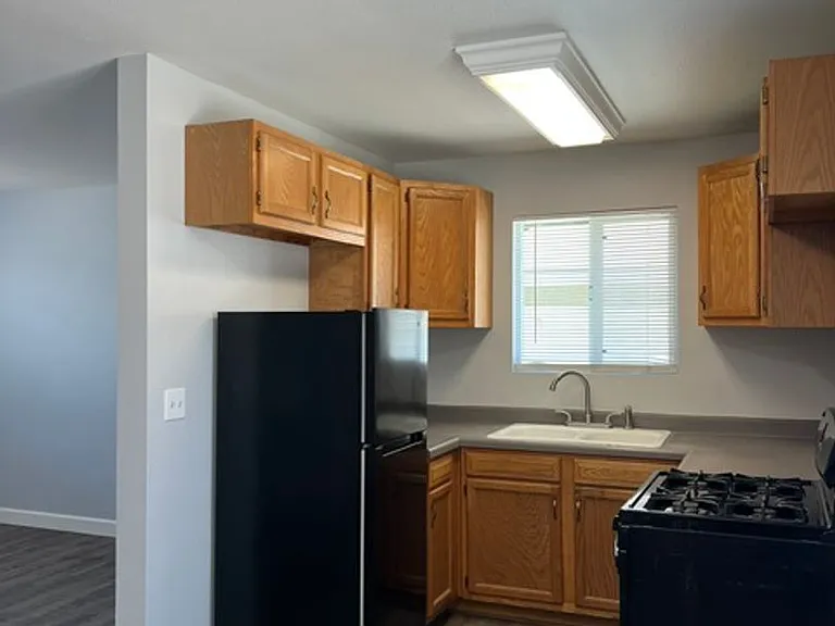 155 N Bitterbush St #B — Photo 13