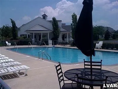 974 Nittany Ct — Photo 3