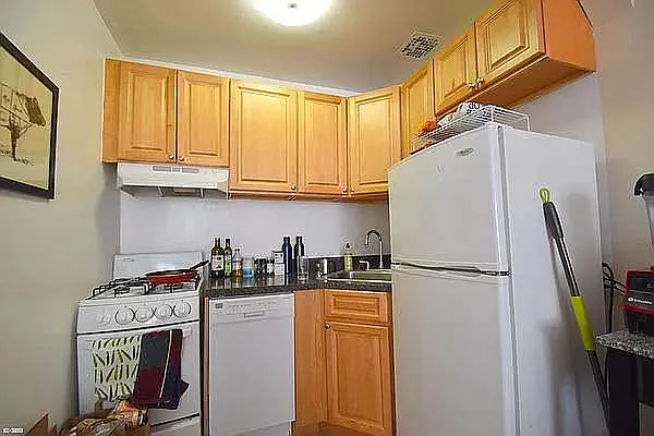 Rented by PMG Real Estate  | media 8