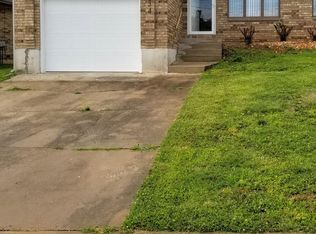 3034 W Edgewood St, Springfield, MO 65807