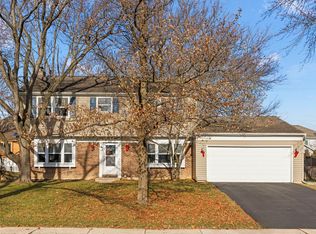 221 Cedarbrook Rd, Naperville, IL 60565