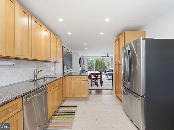 5th image of 4848 Reservoir Rd NW