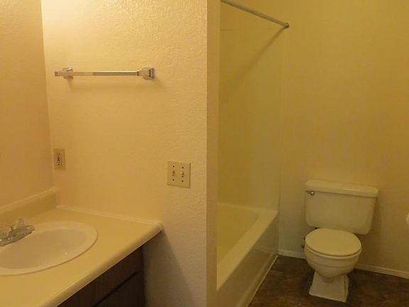 4th image of 344 Waverly Pl APT 11