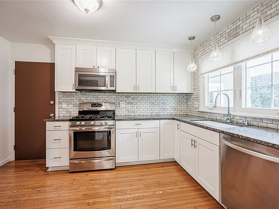 5th image of 282 Willowbend Rd