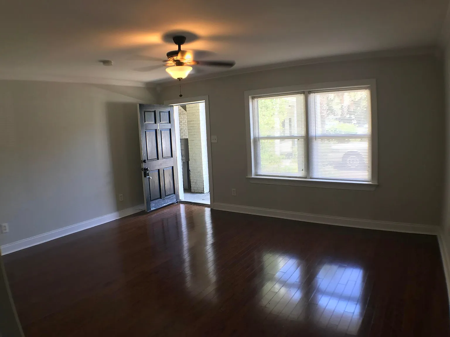 2 bed, 774 sqft, $1,900 — Photo 2