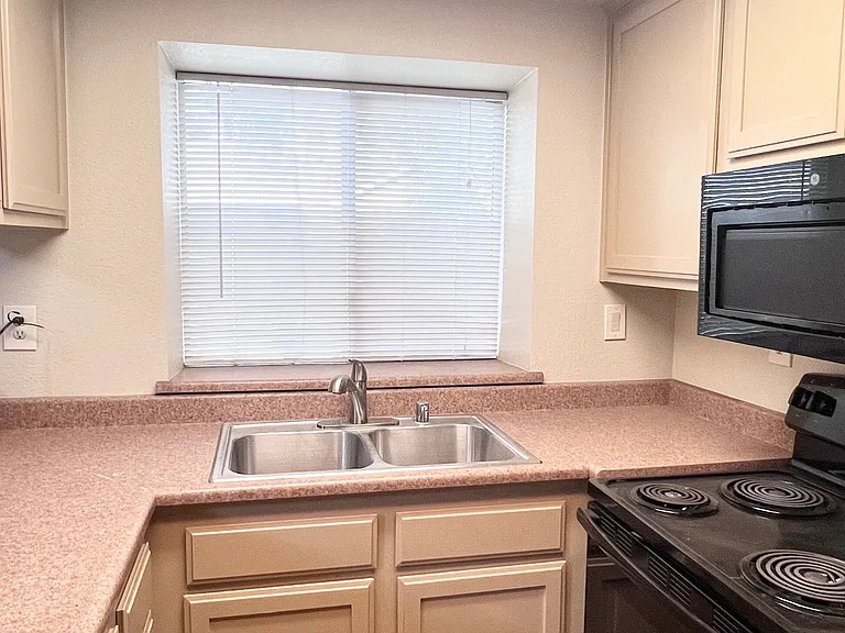 1001 Cirby Oaks Way — Photo 8
