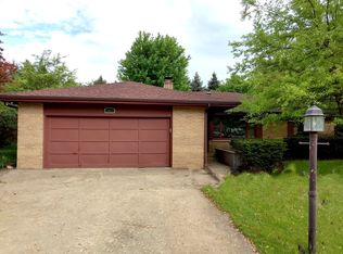 67 Terry Dr, Sugar Grove, IL 60554